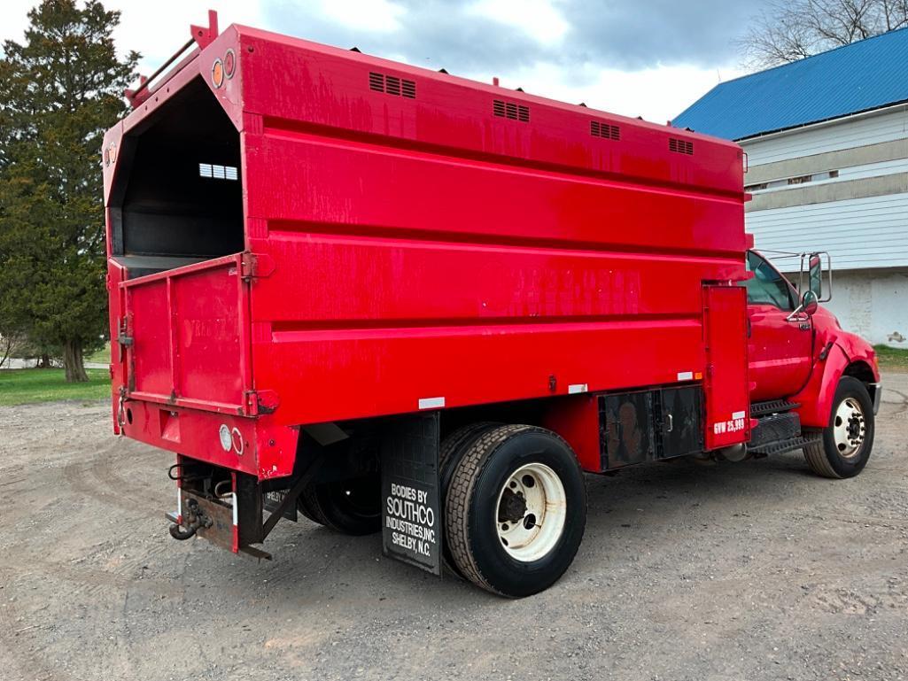 2012 FORD F750 CHIPPER TRUCK. NON CDL 14 FOOT SOUTHCO BODY