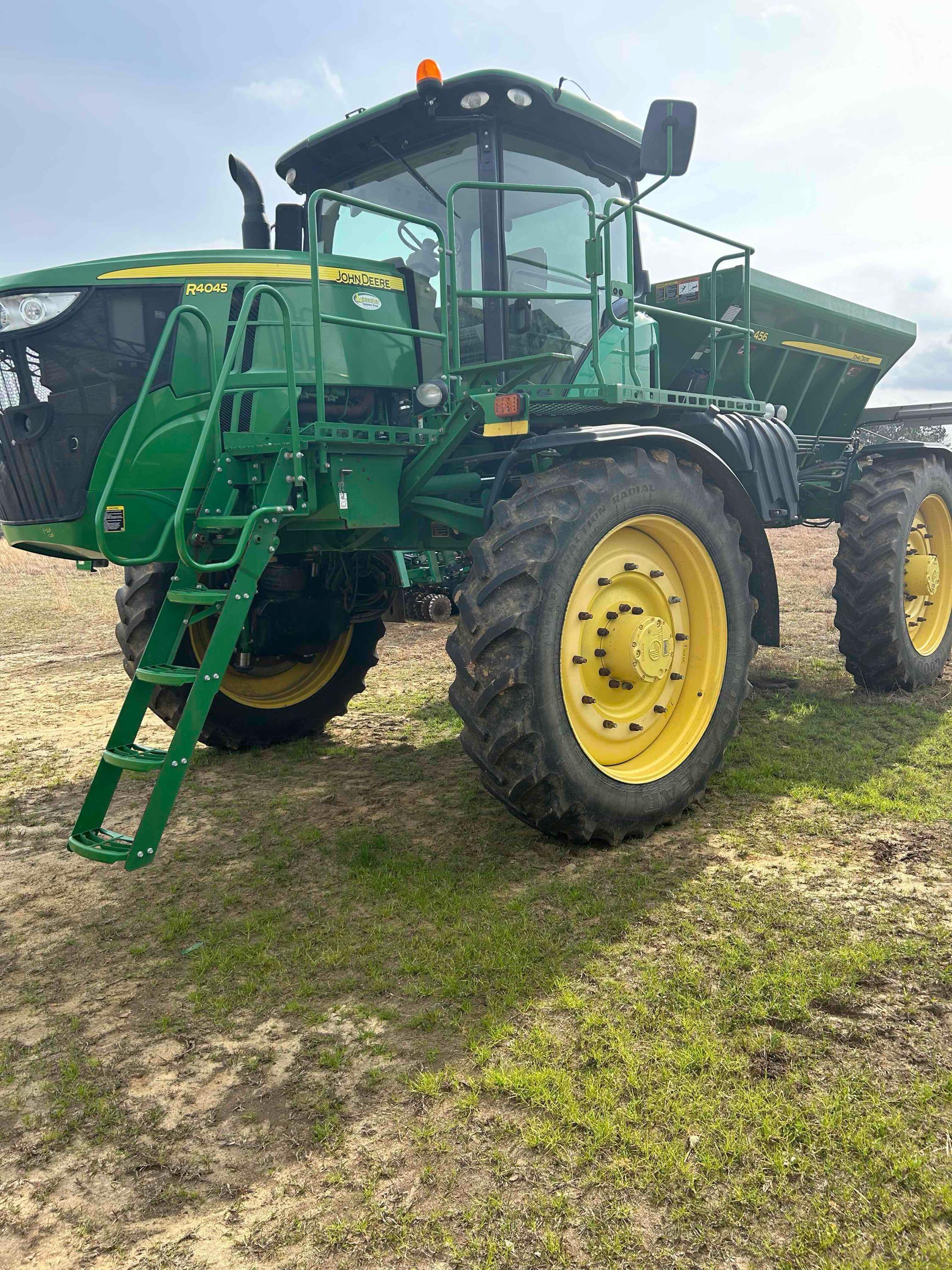 John Deere R4045