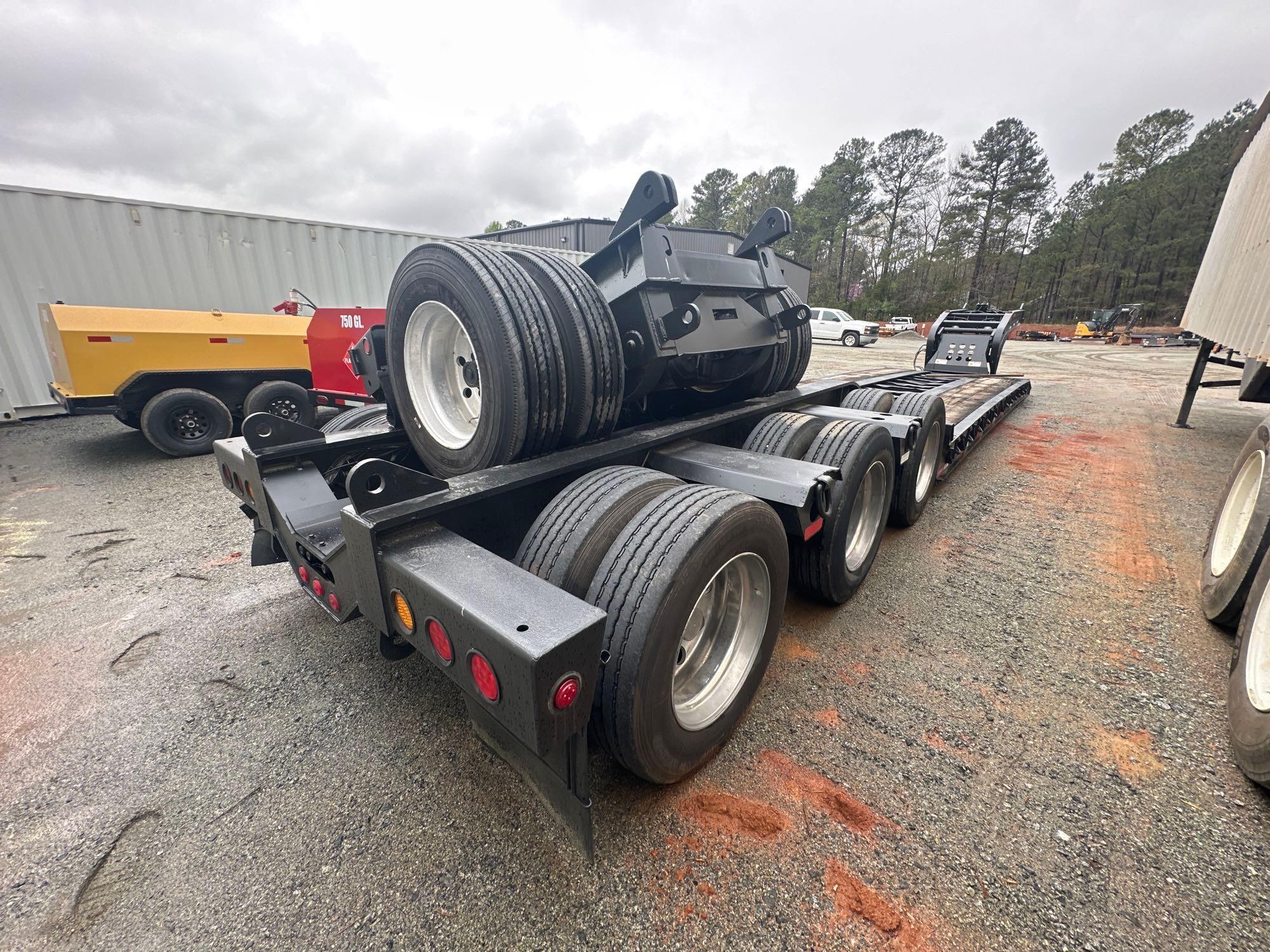 2015 FONTAINE MAGNITUDE 55H 55 TON TRI/A LOWBOY WITH 4TH STINGER AXLE