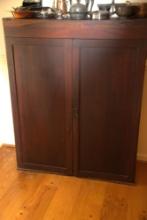 VINTAGE 2 DOOR WOODEN CABINET