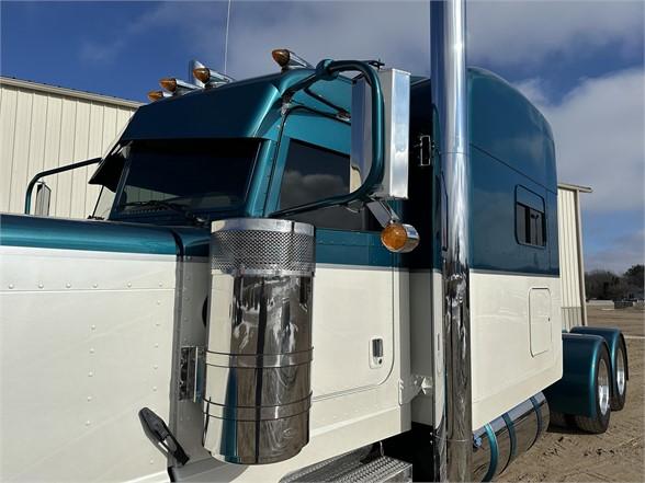 2021 PETERBILT 389