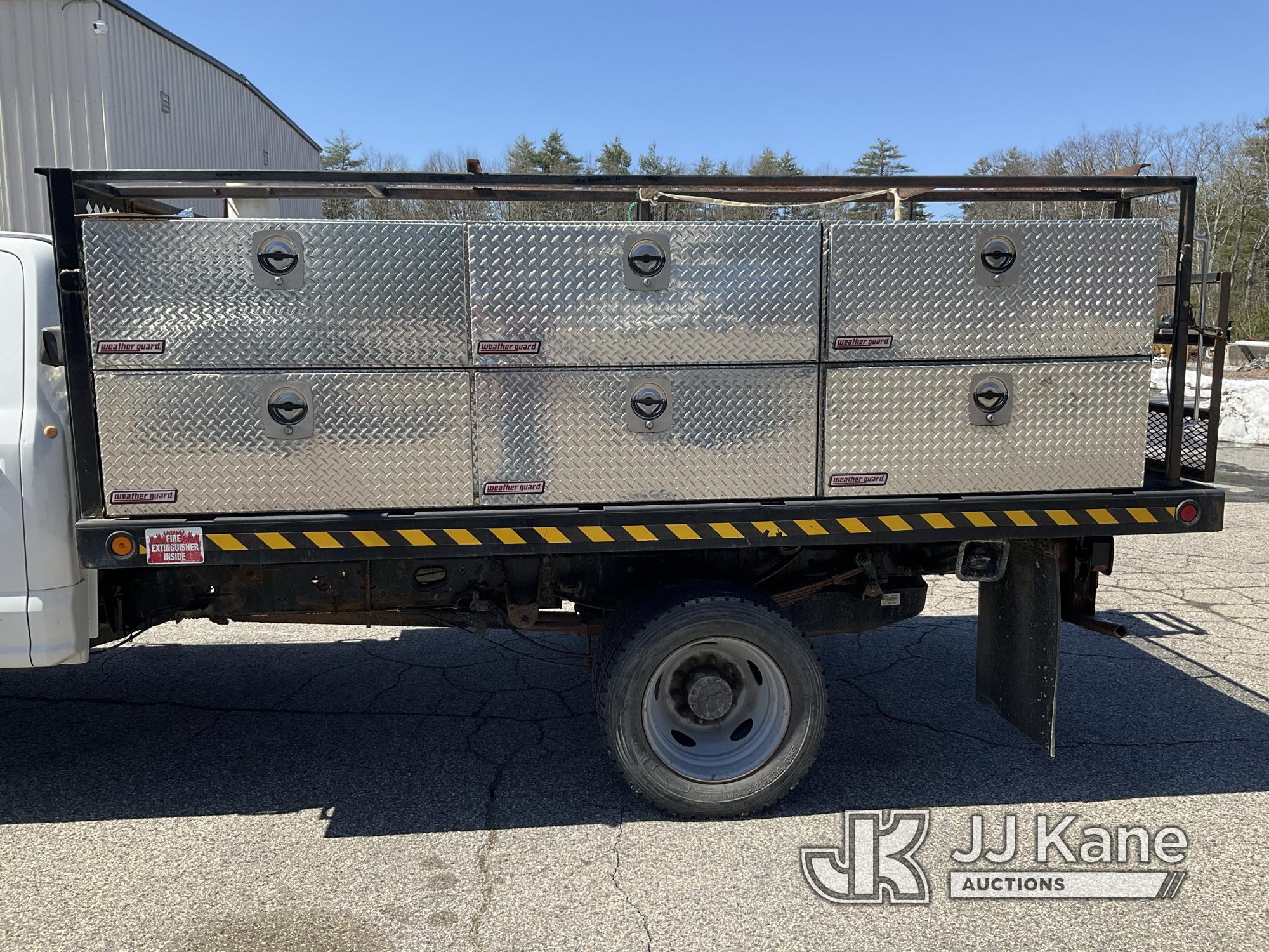 (Wells, ME) 2017 Ford F450 4x4 Crew-Cab Flatbed/Service Truck Runs & Moves) (Body Damage, Rust Damag