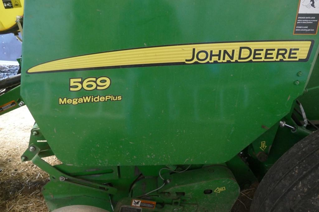 John Deere 569 Mega Wide Plus Round Baler