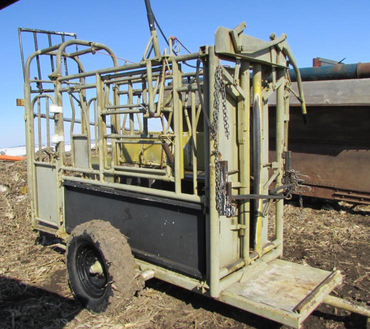 Foremost Portable Cattle shoot w/palpation cage