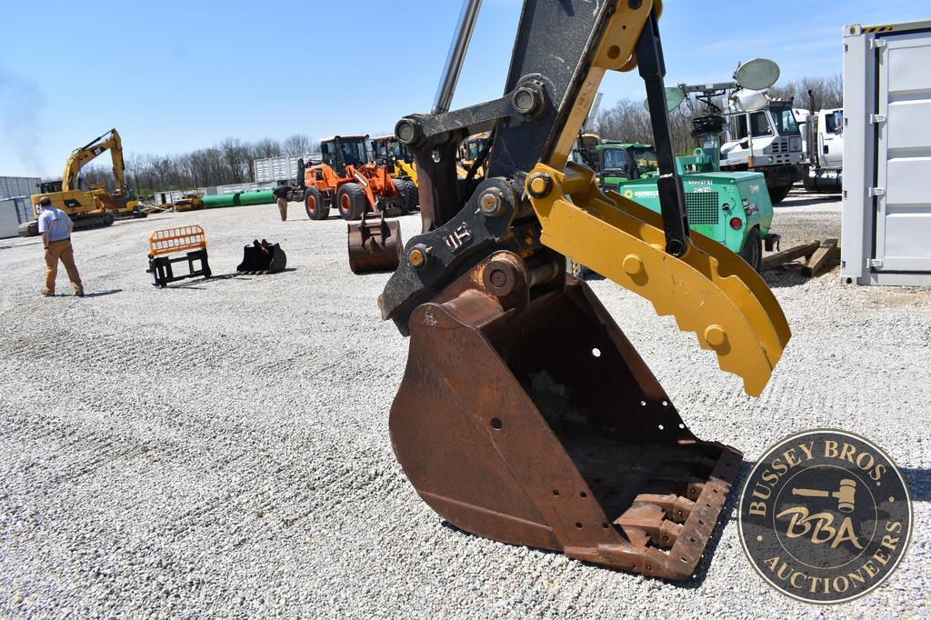 2012 DEERE 210G LC 25928