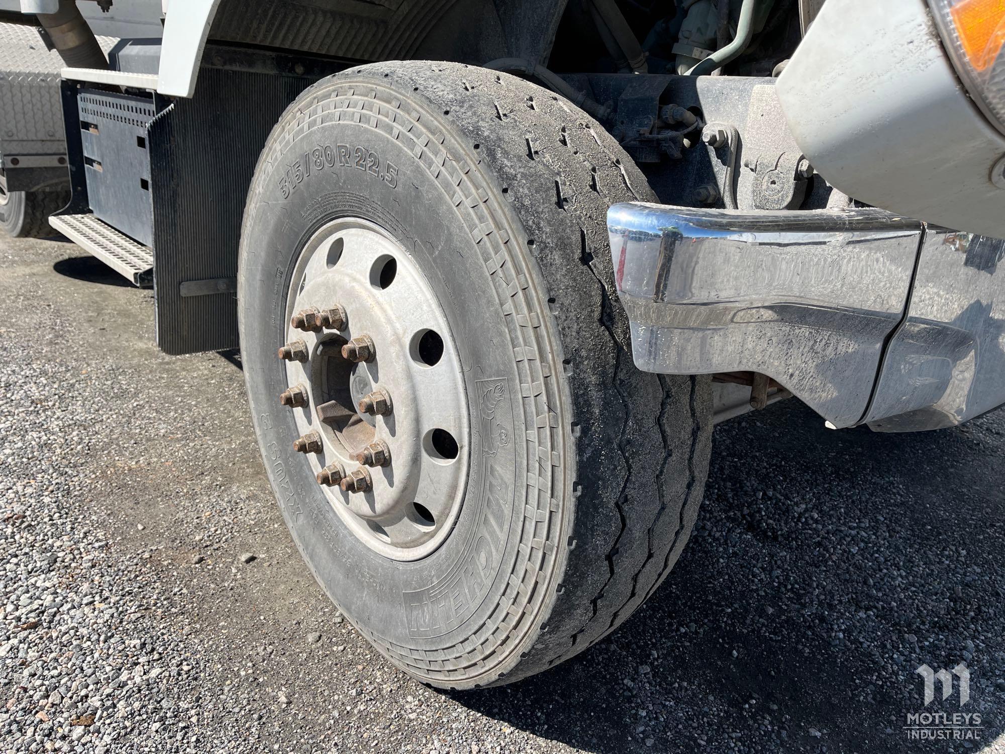 2019 Volvo VHD Centipede Dump Truck