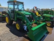 John Deere 3046R