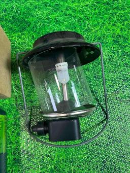 Coleman lantern with replacement glass and tank