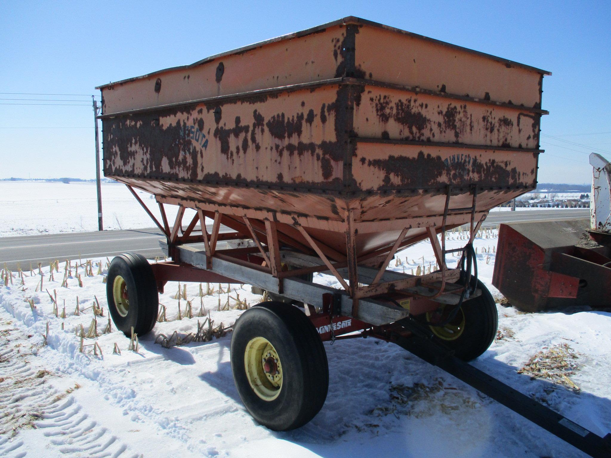 Minnesota 250 gravity wagon, MN 10 ton gear, 10:00 - 15 tires
