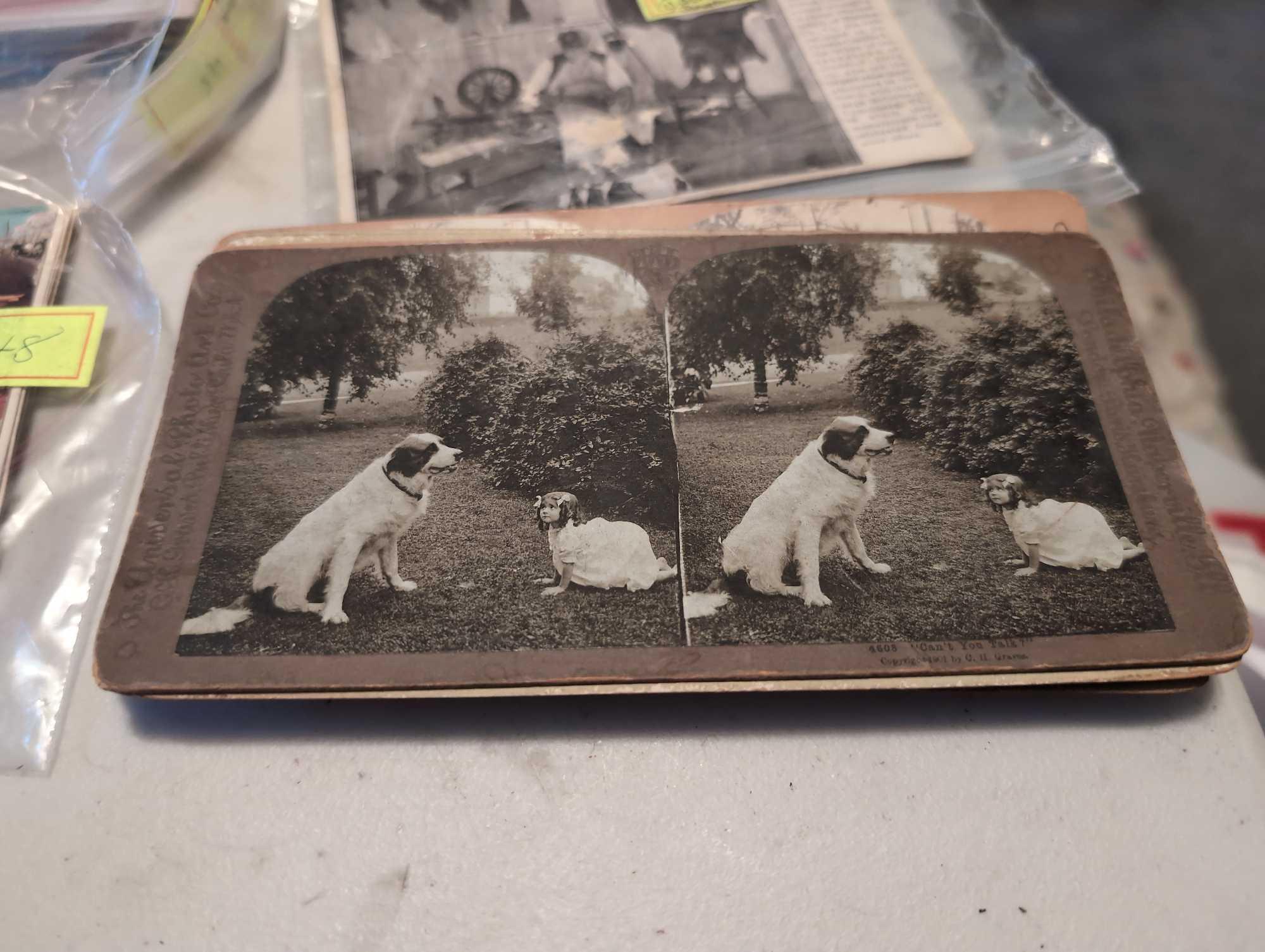 (BR2) LOT TO INCLUDE AN ANTIQUE STEREOSCOPE WITH ANTIQUE CARDS, MISC. VINTAGE POSTCARDS, ETC.