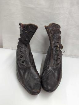 VINTAGE SCALLOPED SIDE BUTTON BOOTS MISSING SOME BUTTONS