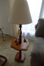 OAK FLOOR LAMP WITH CONTENTS OF 4 SMALL FIGURINES