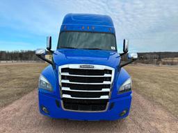 (TITLE) 2020 Freightliner Cascadia 126 sleeper cab truck tractor, tandem axle, Detroit DD15 @ 505hp