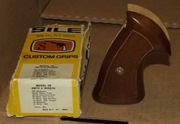 Sile Walnut S&W Checkered Grip