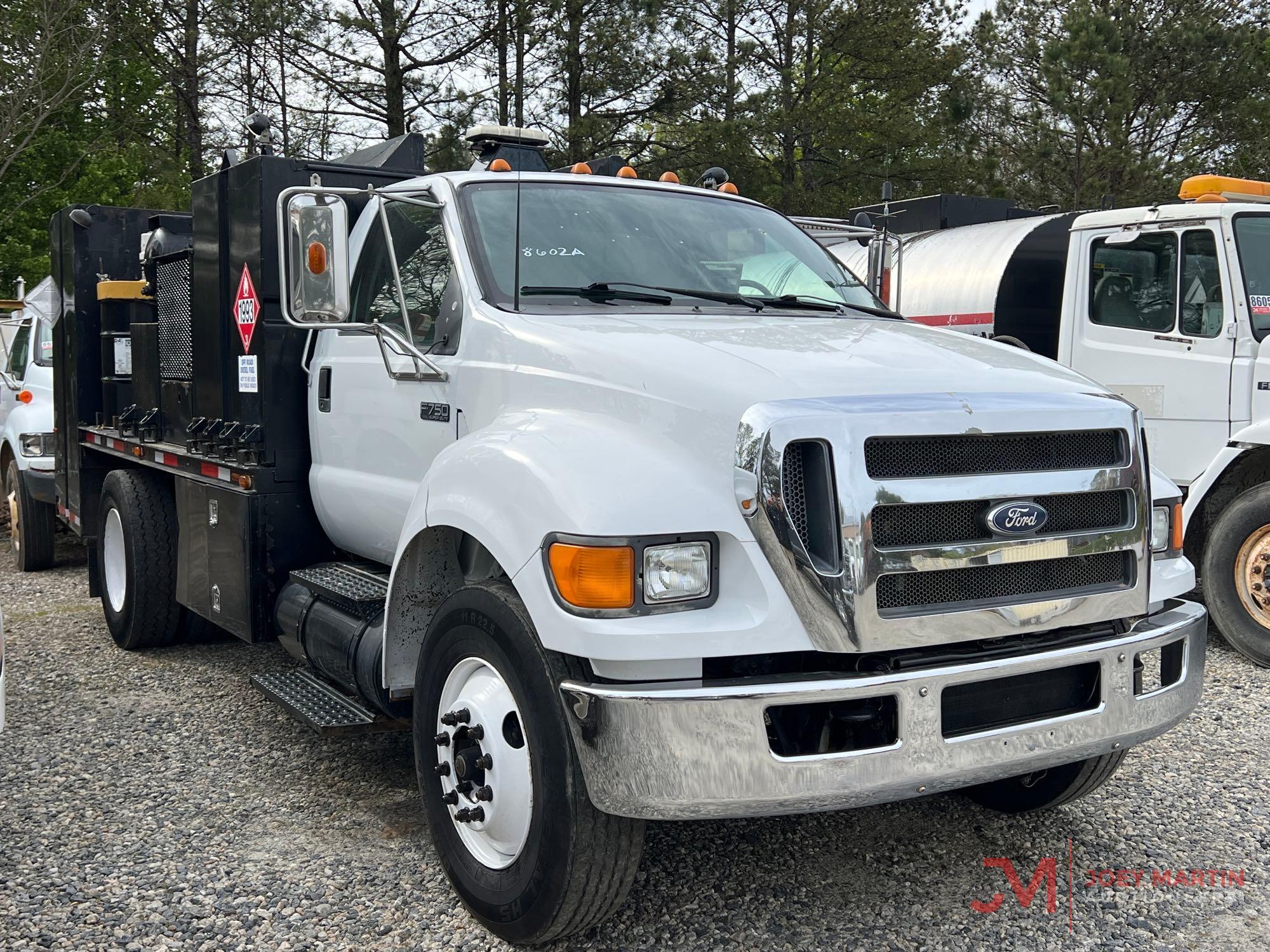 2005 FORD F750 XL SUPER DUTY S/A FUEL AND LUBE TRUCK