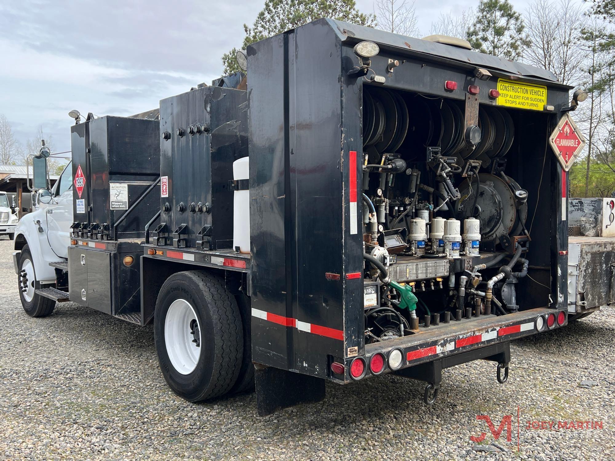 2005 FORD F750 XL SUPER DUTY S/A FUEL AND LUBE TRUCK