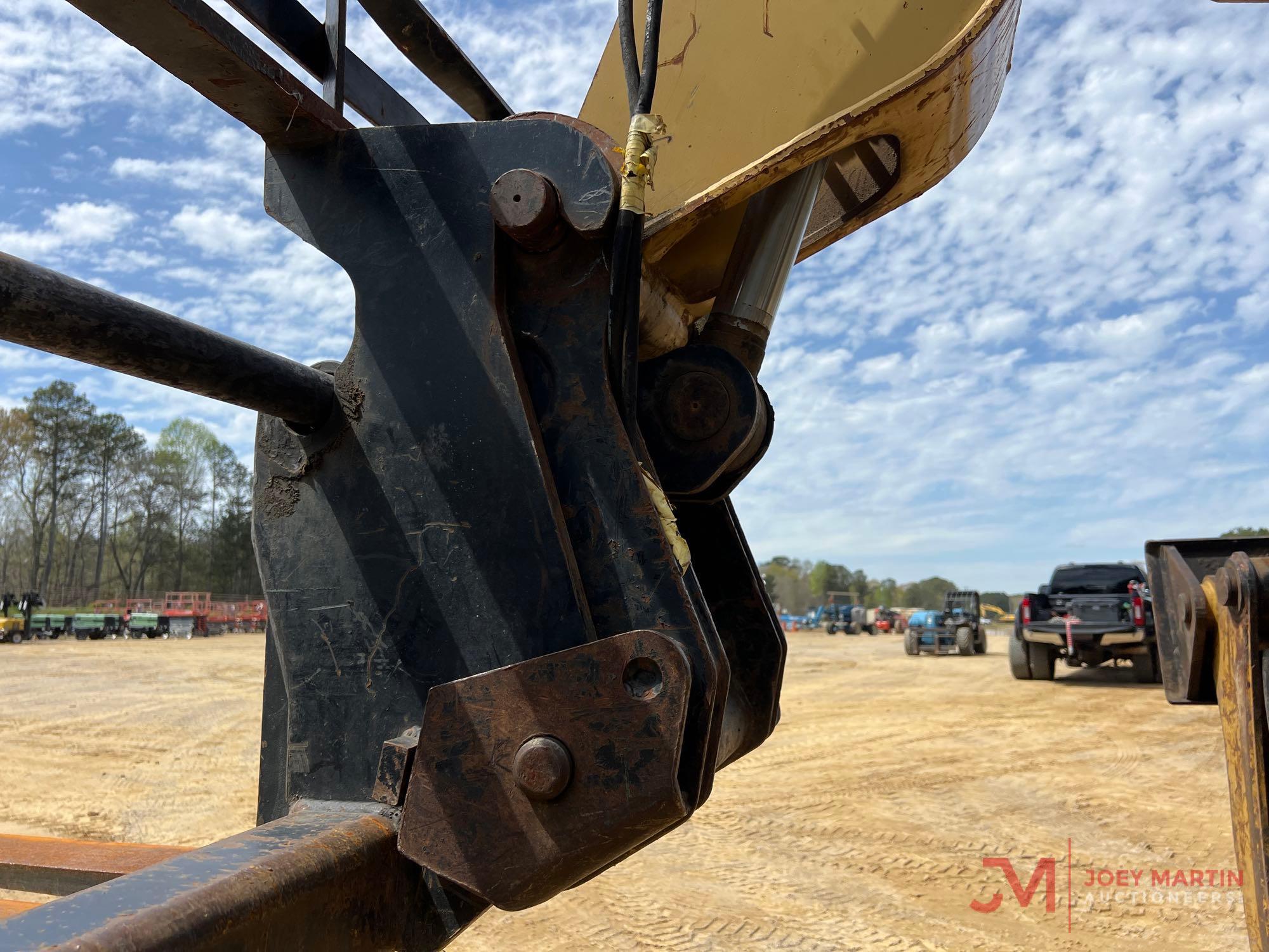 2005 CAT TH560B TELEHANDLER