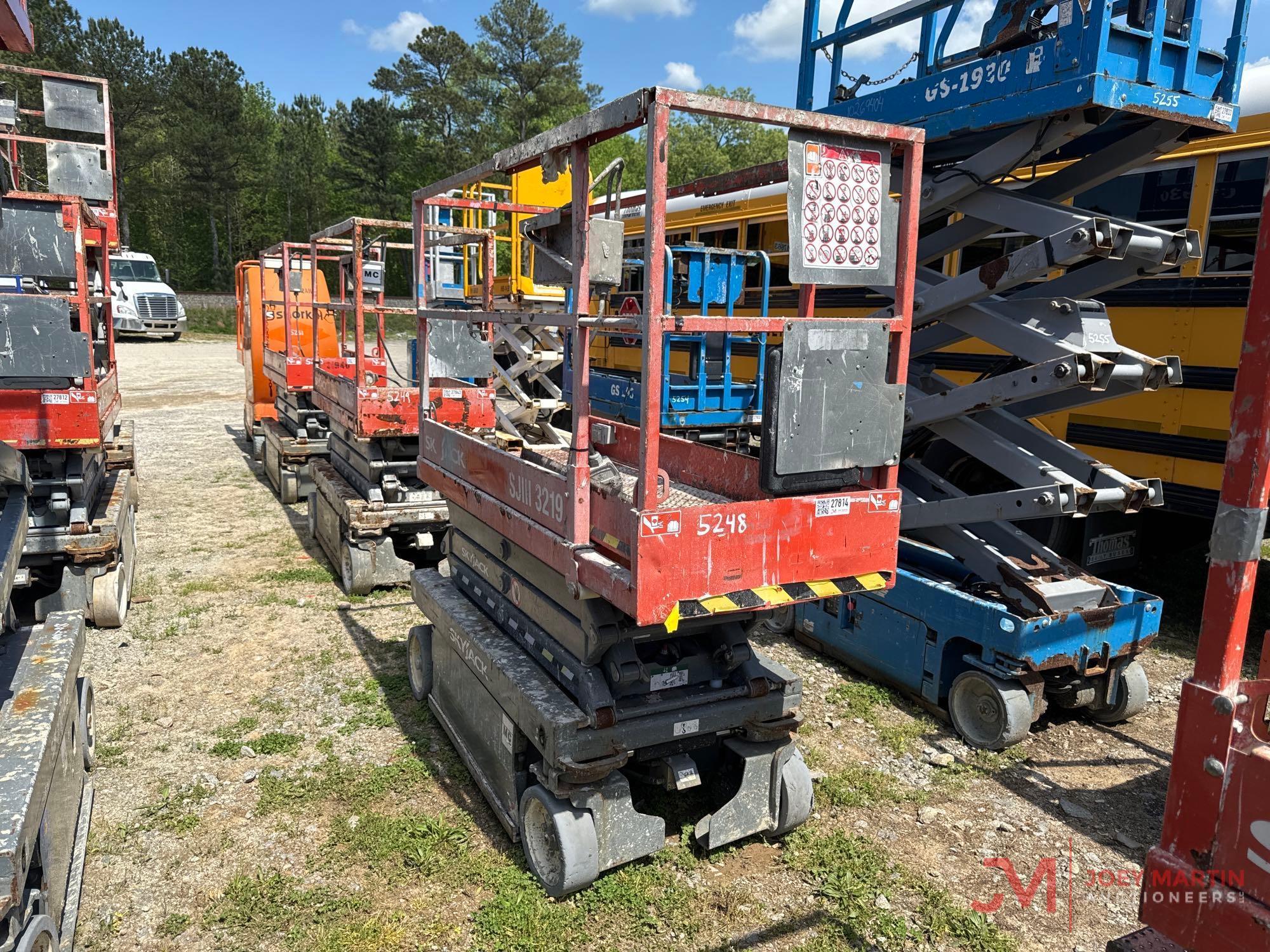 2016 SKYJACK SJIII 3219 SCISSOR LIFT