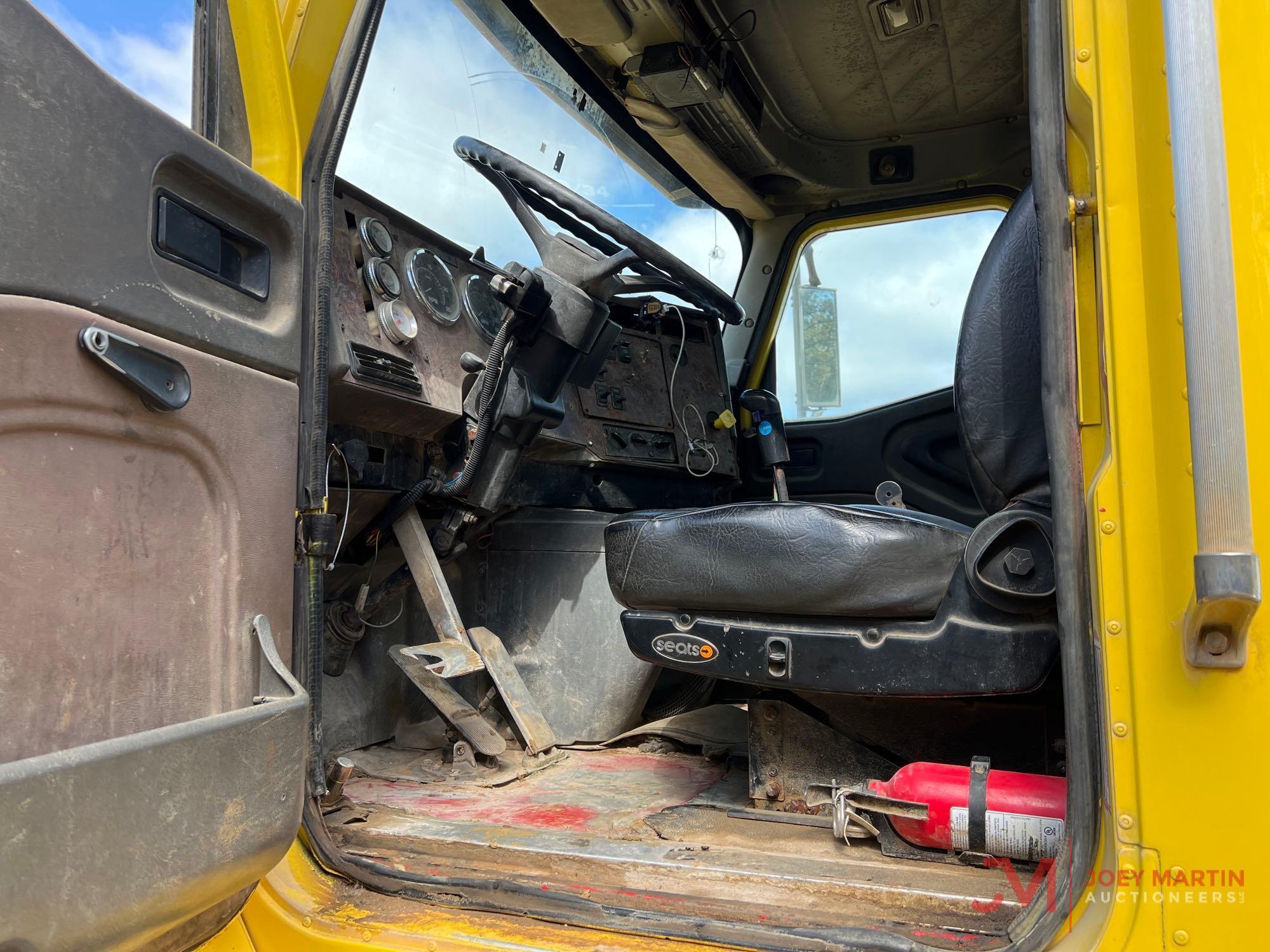 2001 INTERNATIONAL 5600 CONCRETE TRUCK