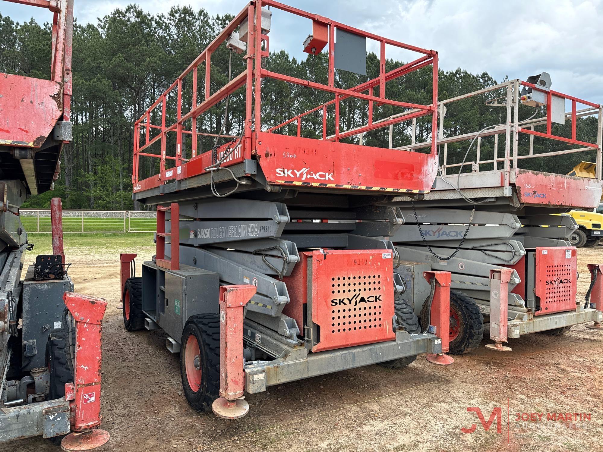 2013 SKYJACK, SJ9250 RT SCISSOR LIFT