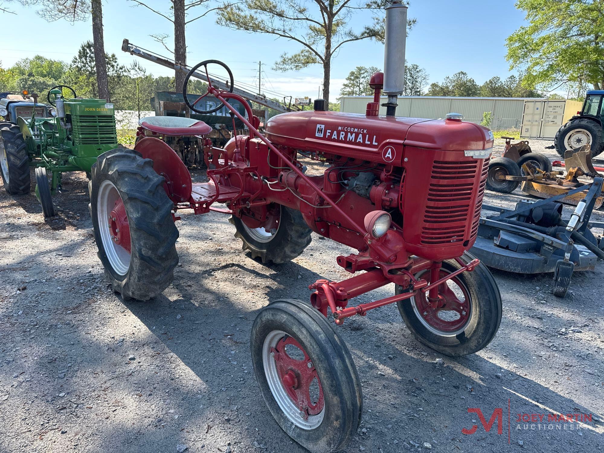 INTERNATIONAL HARVESTER FARMALL ANTIQUE TRACTOR