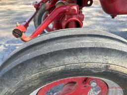 INTERNATIONAL HARVESTER FARMALL ANTIQUE TRACTOR