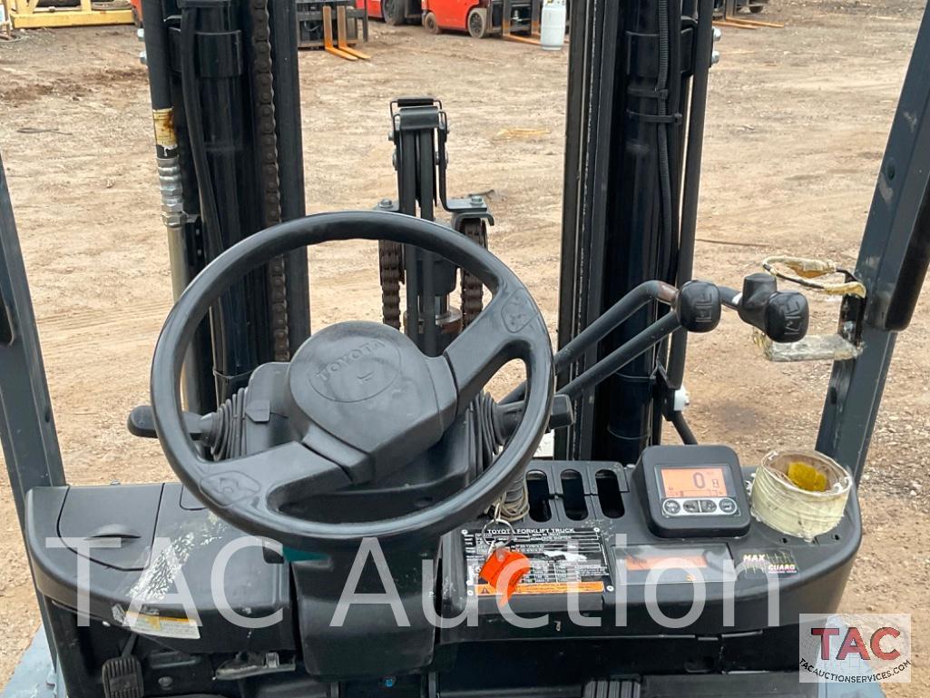 2018 Toyota 8FGU20 4000lb Forklift