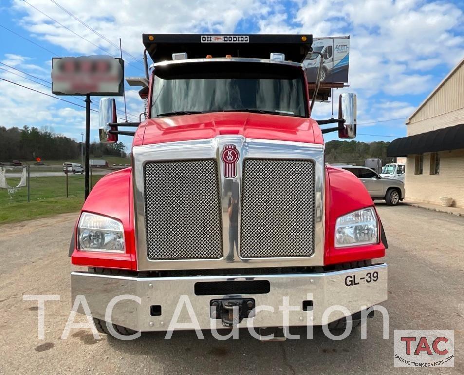 2016 Kenworth T880 Tri-Axle Dump Truck