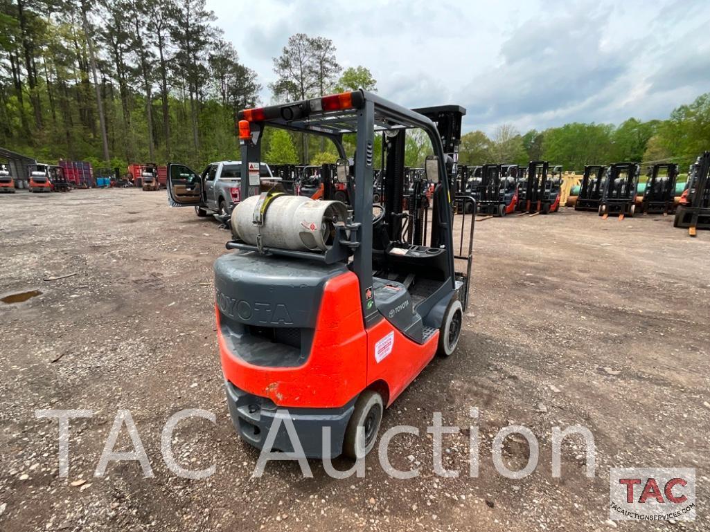 Toyota 8FGCU25 5000lb Forklift