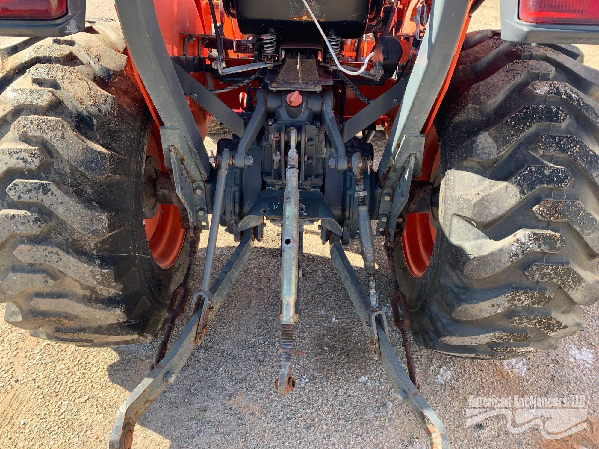 KUBOTA L3800D FARM TRACTOR W/ FRONTEND LOADER