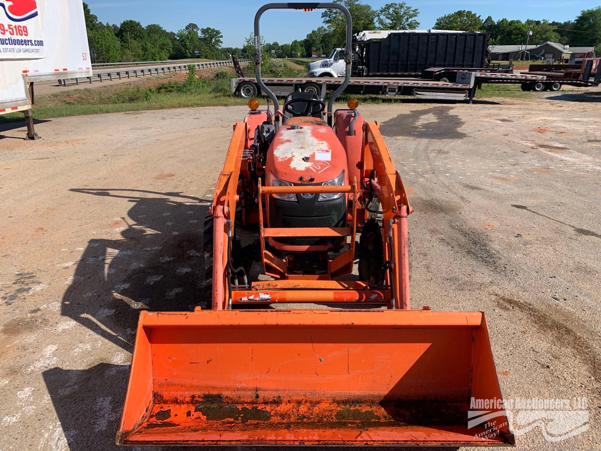 KUBOTA L3800D FARM TRACTOR W/ FRONTEND LOADER