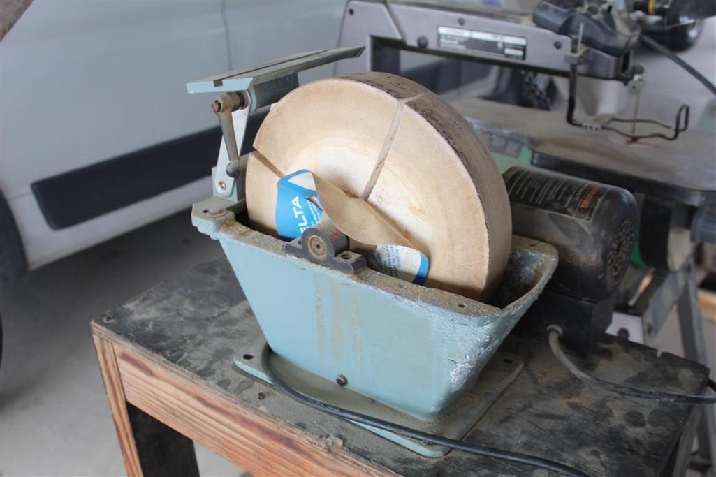 PALLET OF SCROLL SAW AND GRINDER