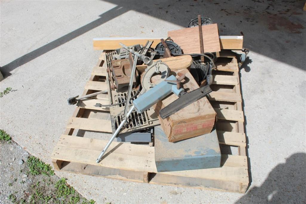 PALLET OF MISC SAW PARTS