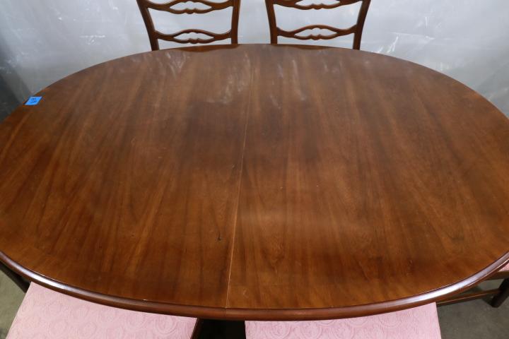 Thomasville Cherry Pedestal Dining Room Table And 6 Chairs