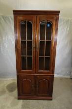 Thomasville Cherry China Cabinet With Light