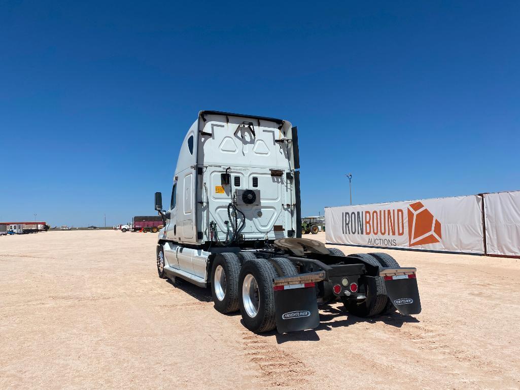 2010 Freightliner Cascadia Truck Tractor