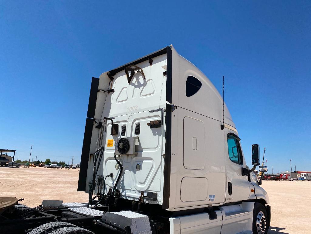 2010 Freightliner Cascadia Truck Tractor