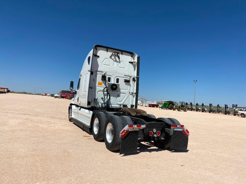 2010 Freightliner Cascadia Truck Tractor