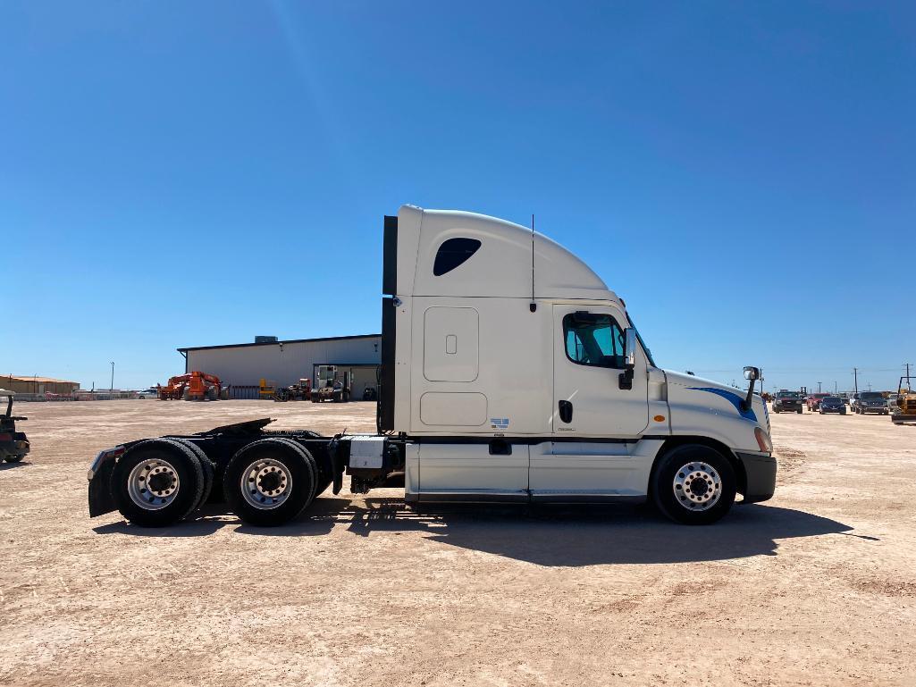 2010 Freightliner Cascadia Truck Tractor