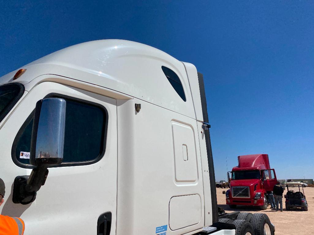 2010 Freightliner Cascadia Truck Tractor