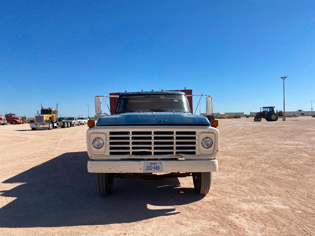 1975 Ford F-600 Farm Truck