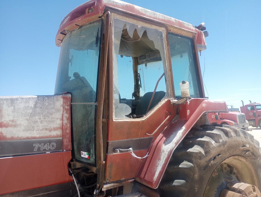 Case International 7140 Tractor