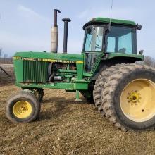 John Deere  4440