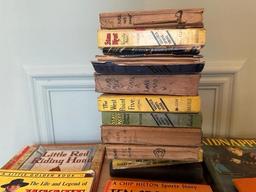 LARGE ASSORTMENT OF VINTAGE CHILDRENS BOOKS