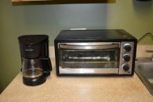 LOT: BLACK & DECKER COFFEE POT, GOURMET LIVING OVEN