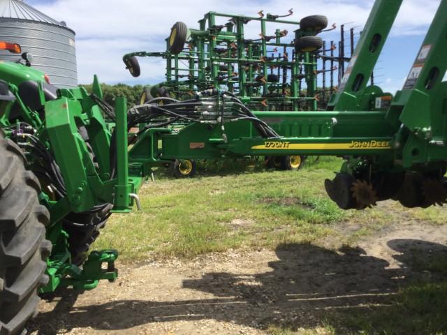 2012 John Deere 24R Planter