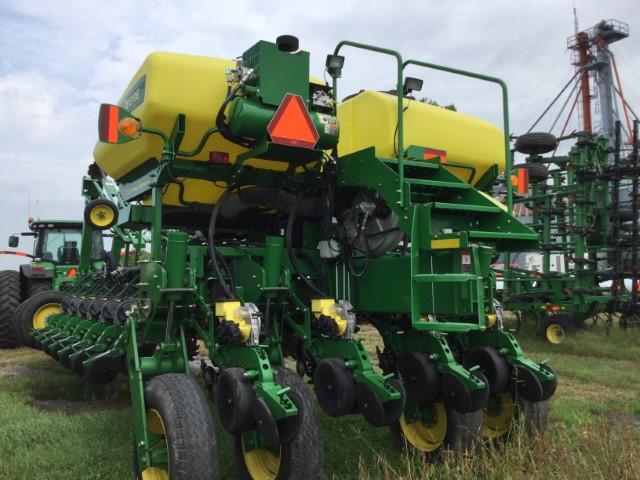 2012 John Deere 24R Planter