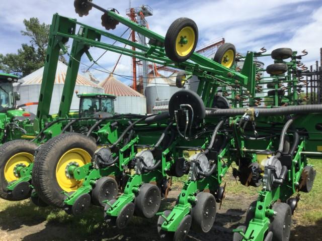 2012 John Deere 24R Planter