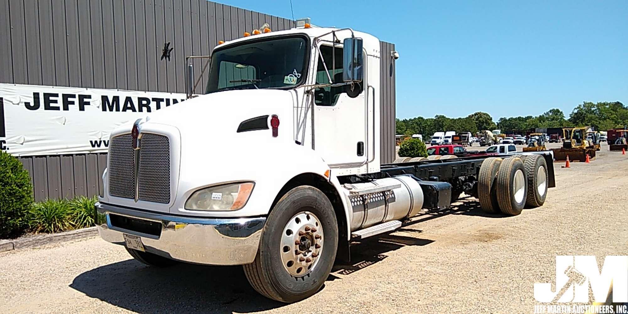 2008 KENWORTH T300 TANDEM AXLE VIN: 2NKHLN9X28M237349 CAB & CHASSIS