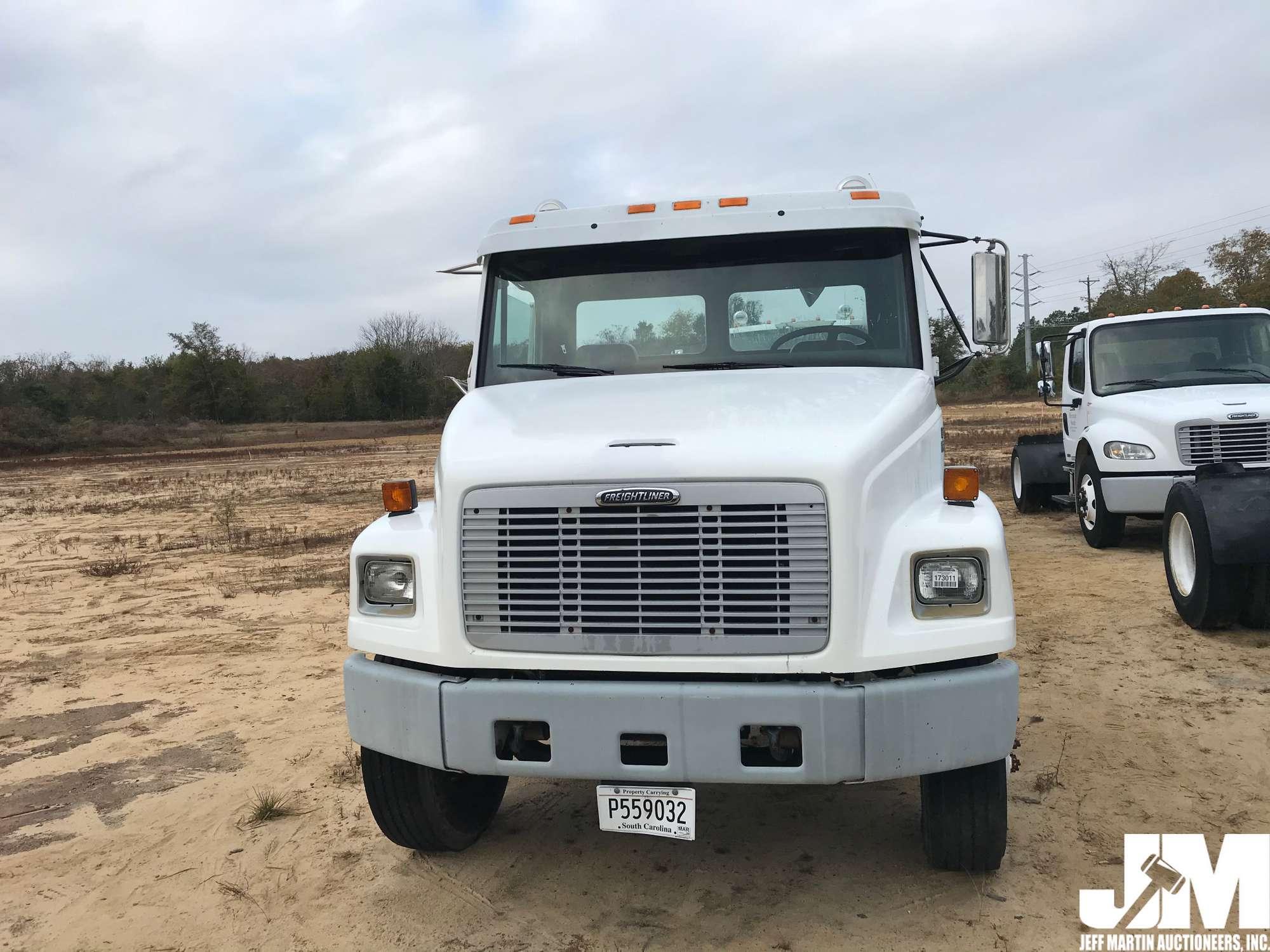 2004 FREIGHTLINER FL70 VIN: 1FUBBTAK94HM75456 SINGLE AXLE DAY CAB TRUCK TRACTOR